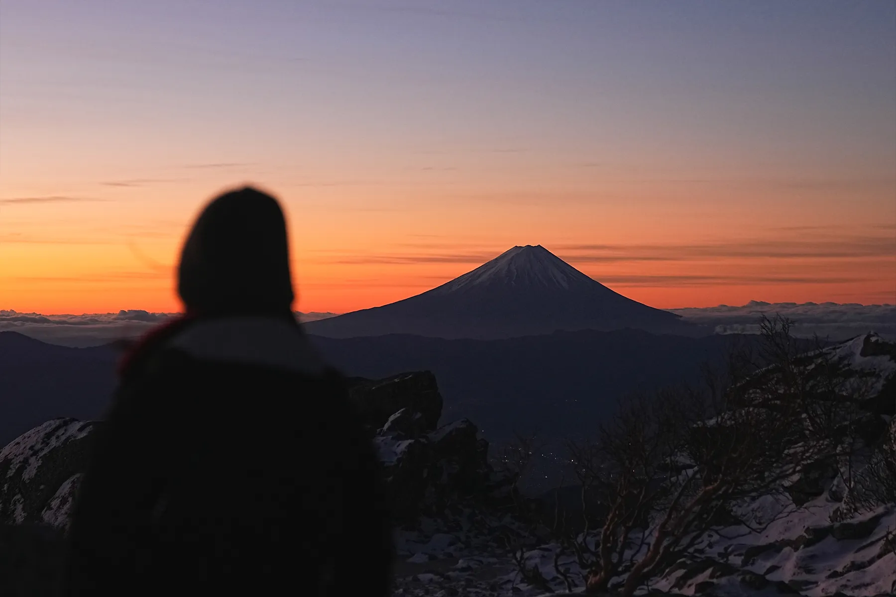 冬の金峰山。金峰山小屋に泊まって山頂で朝日。