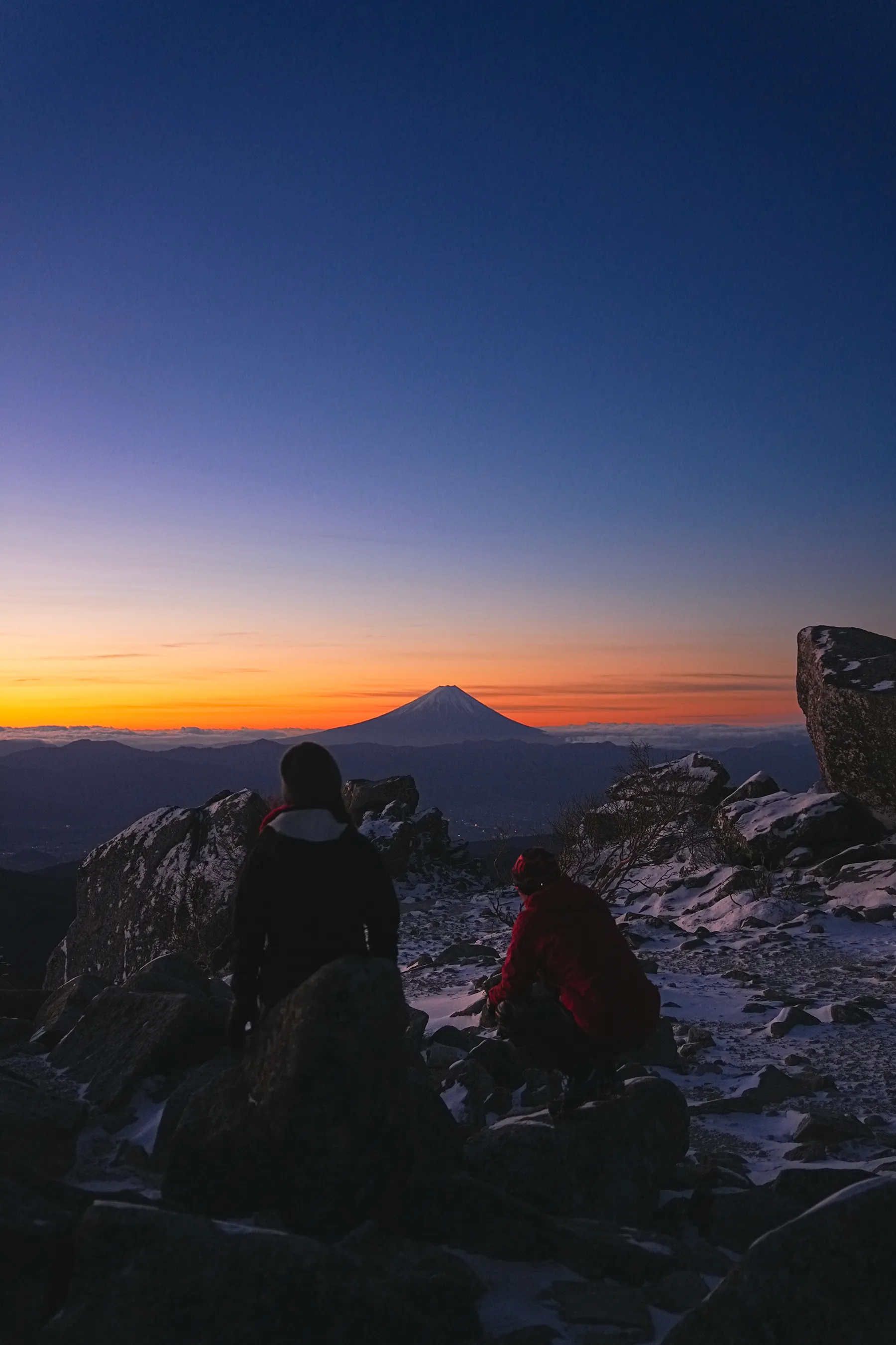 冬の金峰山。金峰山小屋に泊まって山頂で朝日。