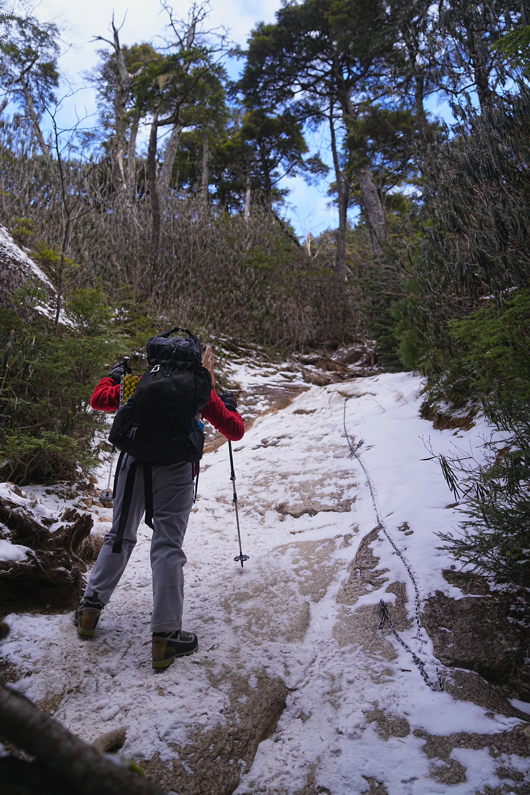 冬の金峰山。金峰山小屋に泊まって山頂で朝日。