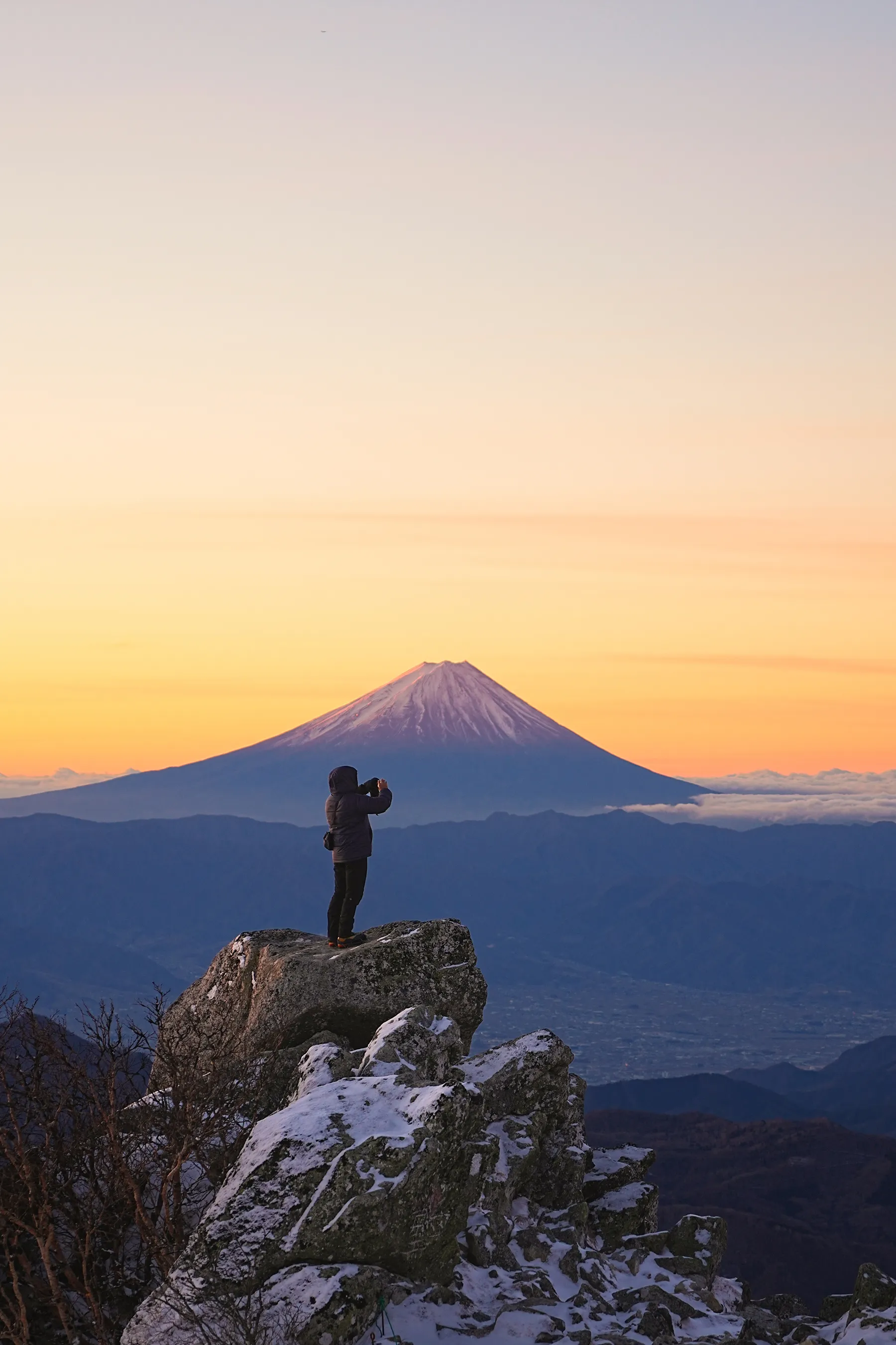 冬の金峰山。金峰山小屋に泊まって山頂で朝日。