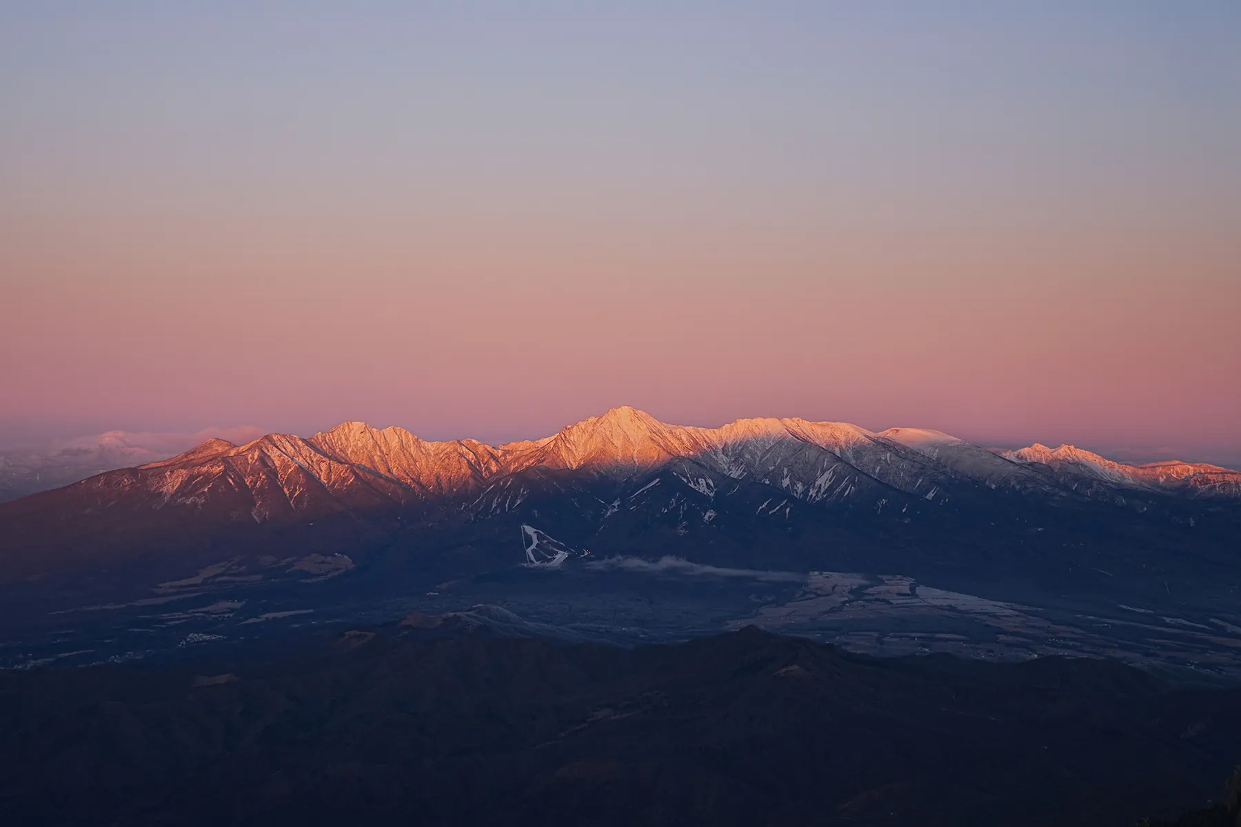 冬の金峰山。金峰山小屋に泊まって山頂で朝日。