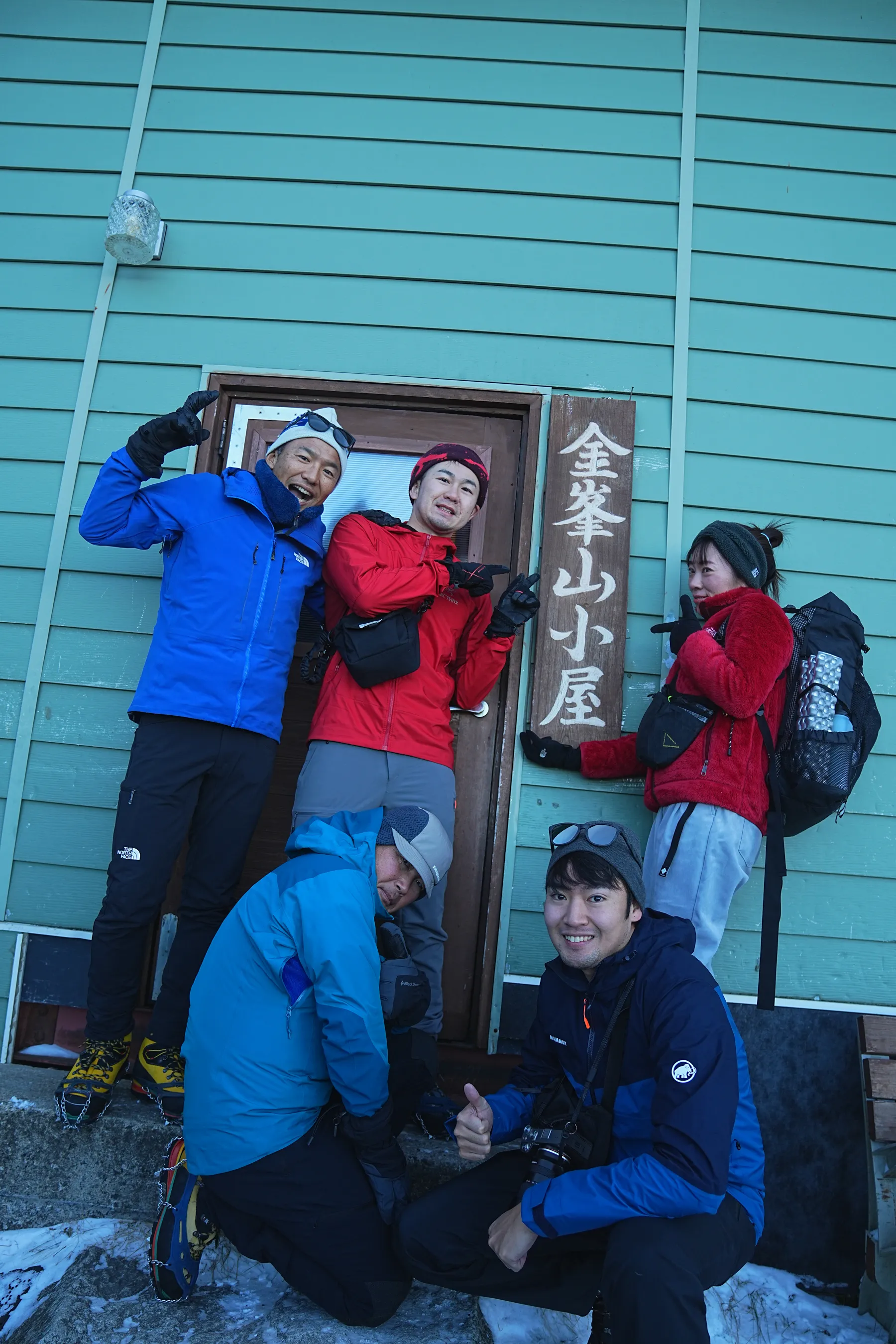 冬の金峰山。金峰山小屋に泊まって山頂で朝日。