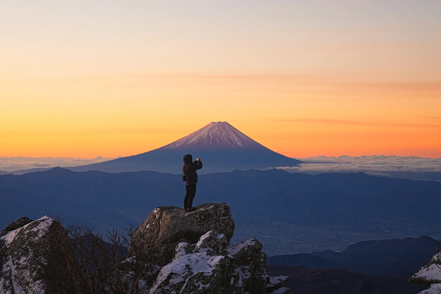 冬の金峰山。金峰山小屋に泊まって山頂で朝日。