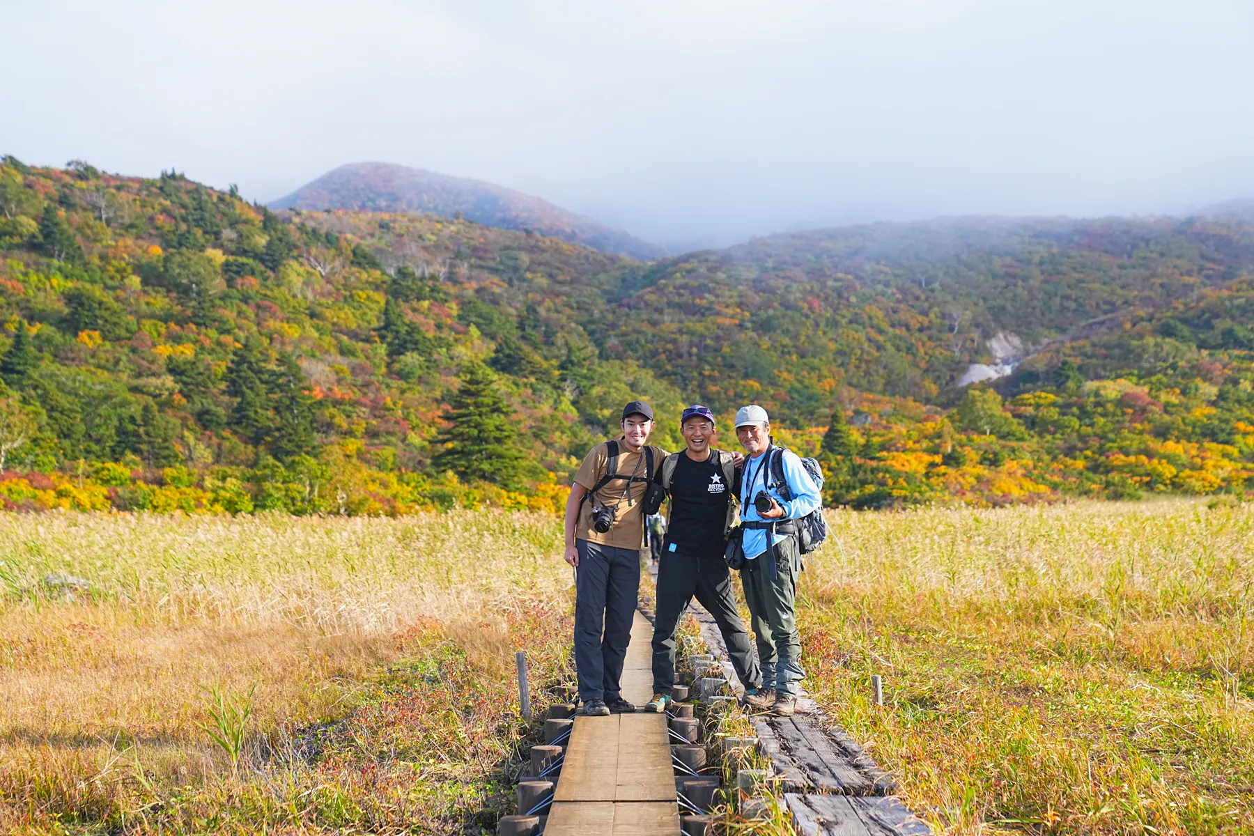 紅葉に染まる 東北・栗駒山 紅葉ハイキング