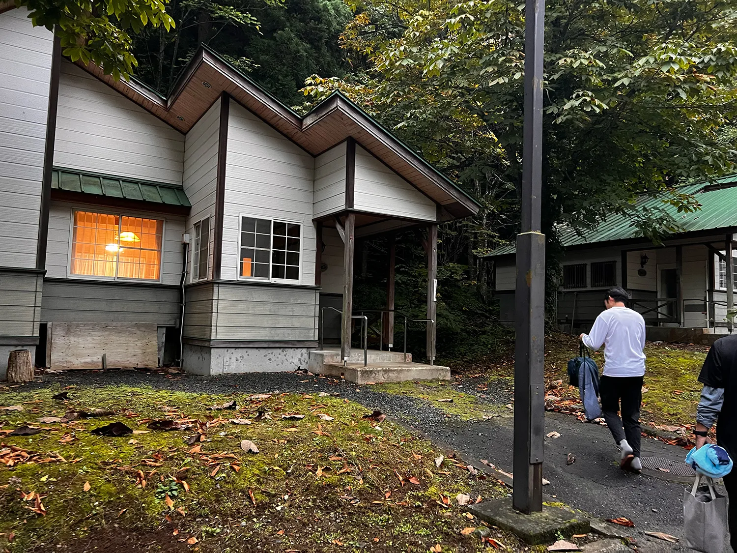 紅葉に染まる 東北・栗駒山 紅葉ハイキング