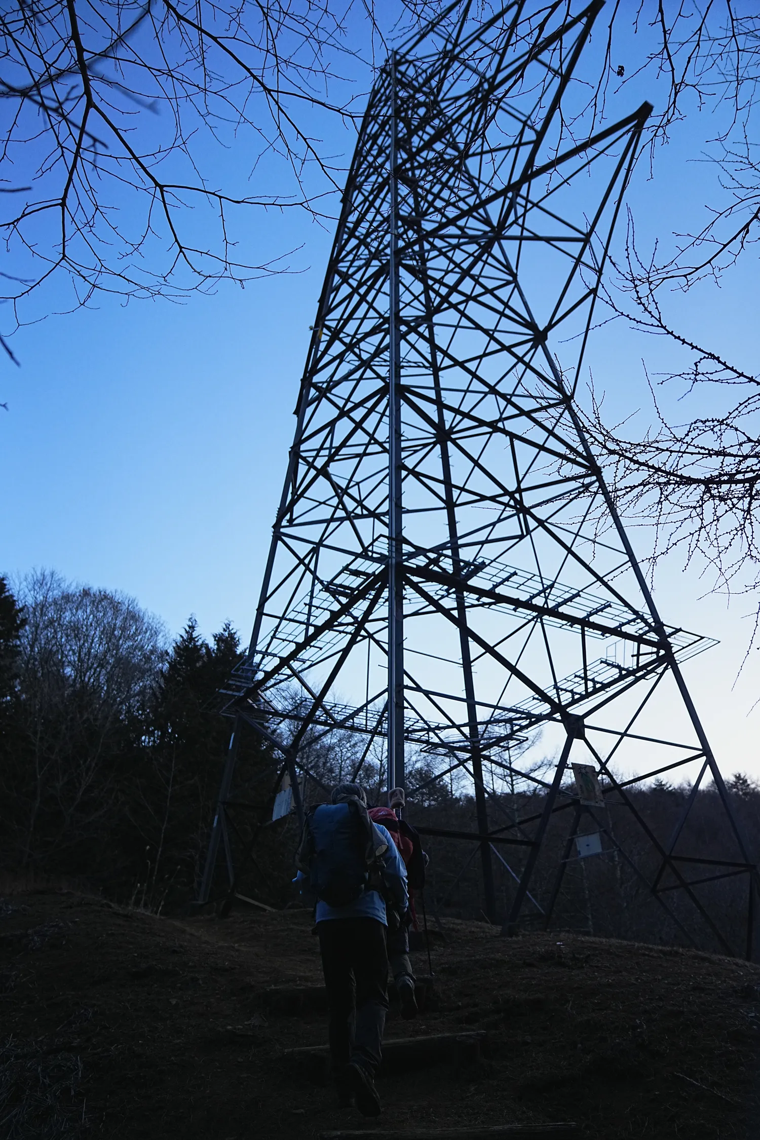 巨大な富士山を見に、山梨県 三ツ峠山へ