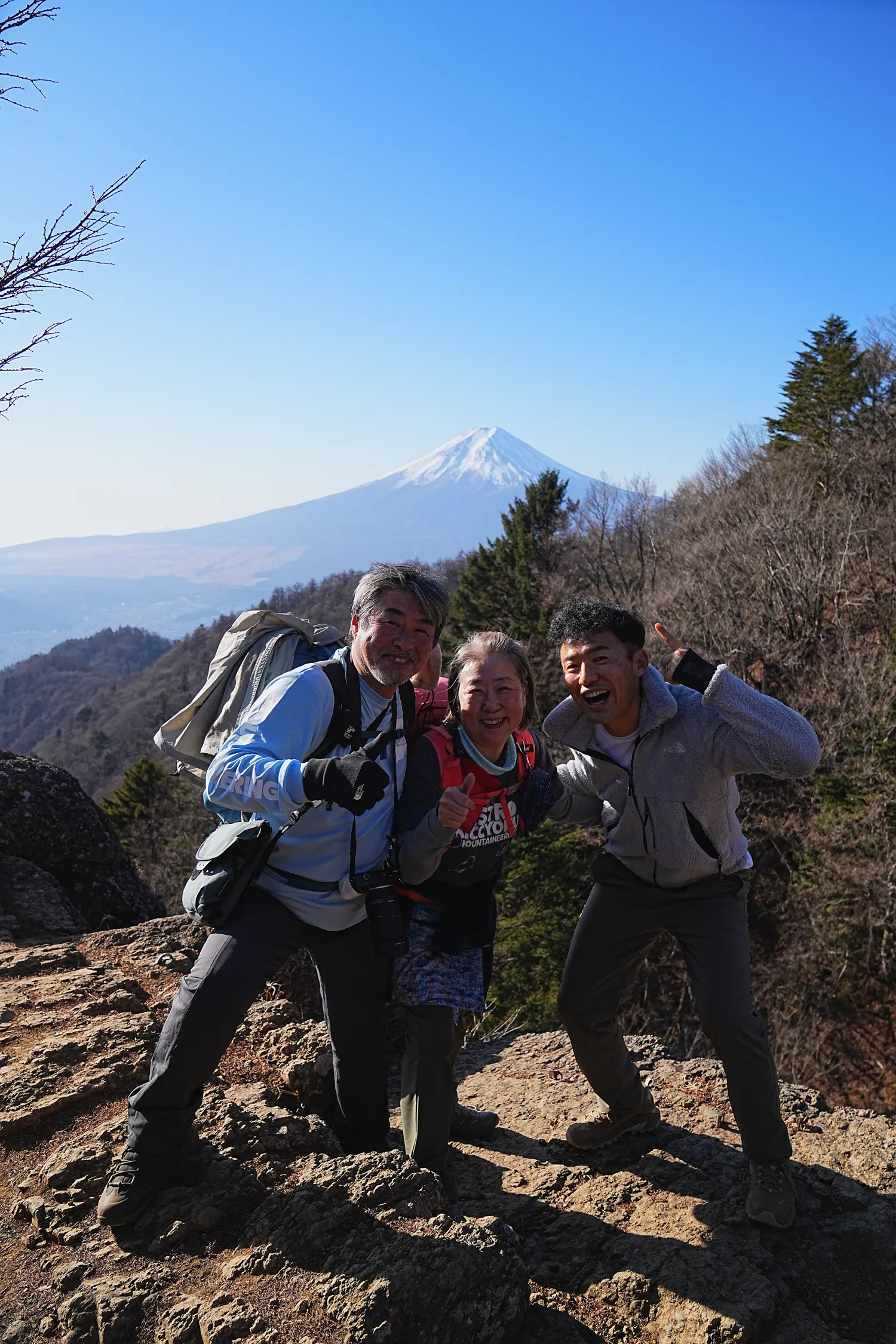 巨大な富士山を見に、山梨県 三ツ峠山へ