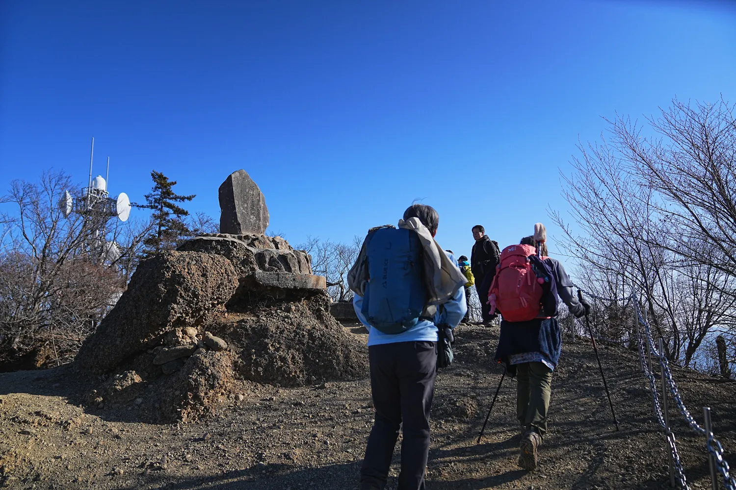 巨大な富士山を見に、山梨県 三ツ峠山へ