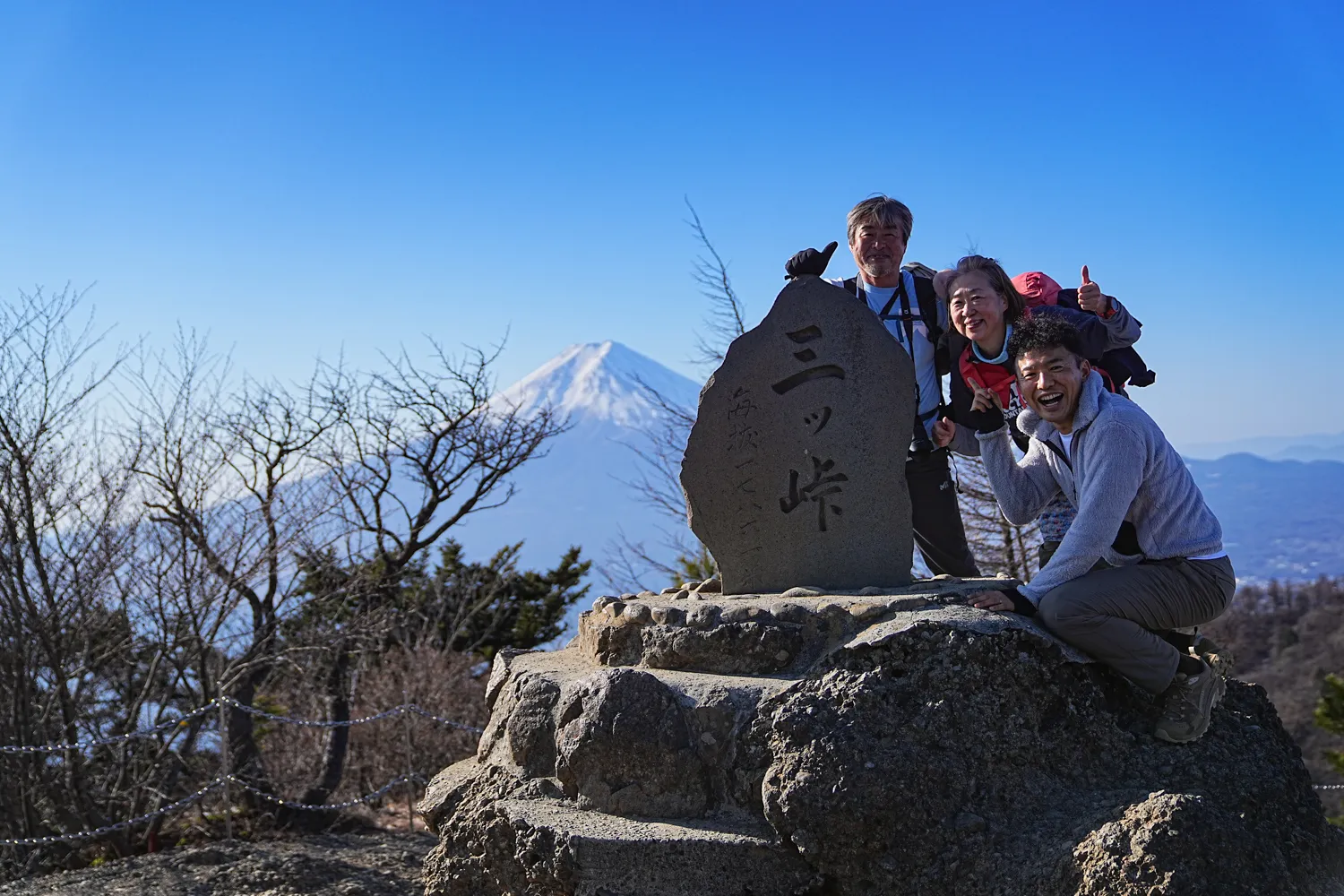 巨大な富士山を見に、山梨県 三ツ峠山へ