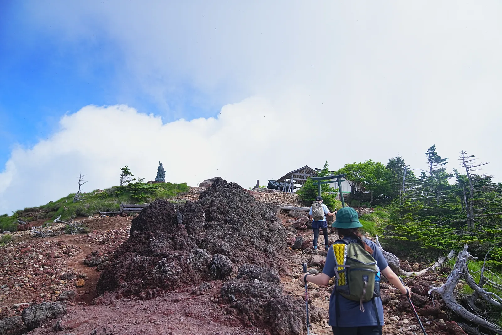 夏休みに登ろう！日光の百名山・男体山！