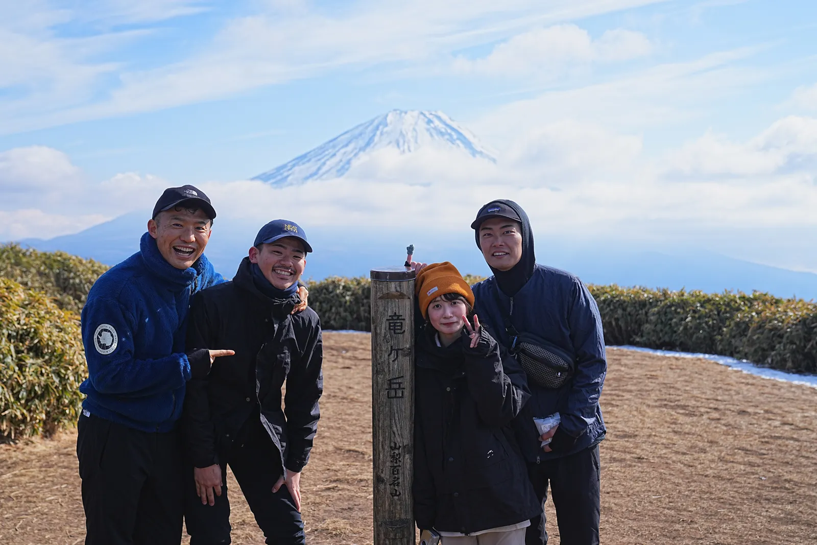 巨大な富士山を見に、山梨・竜ヶ岳へ