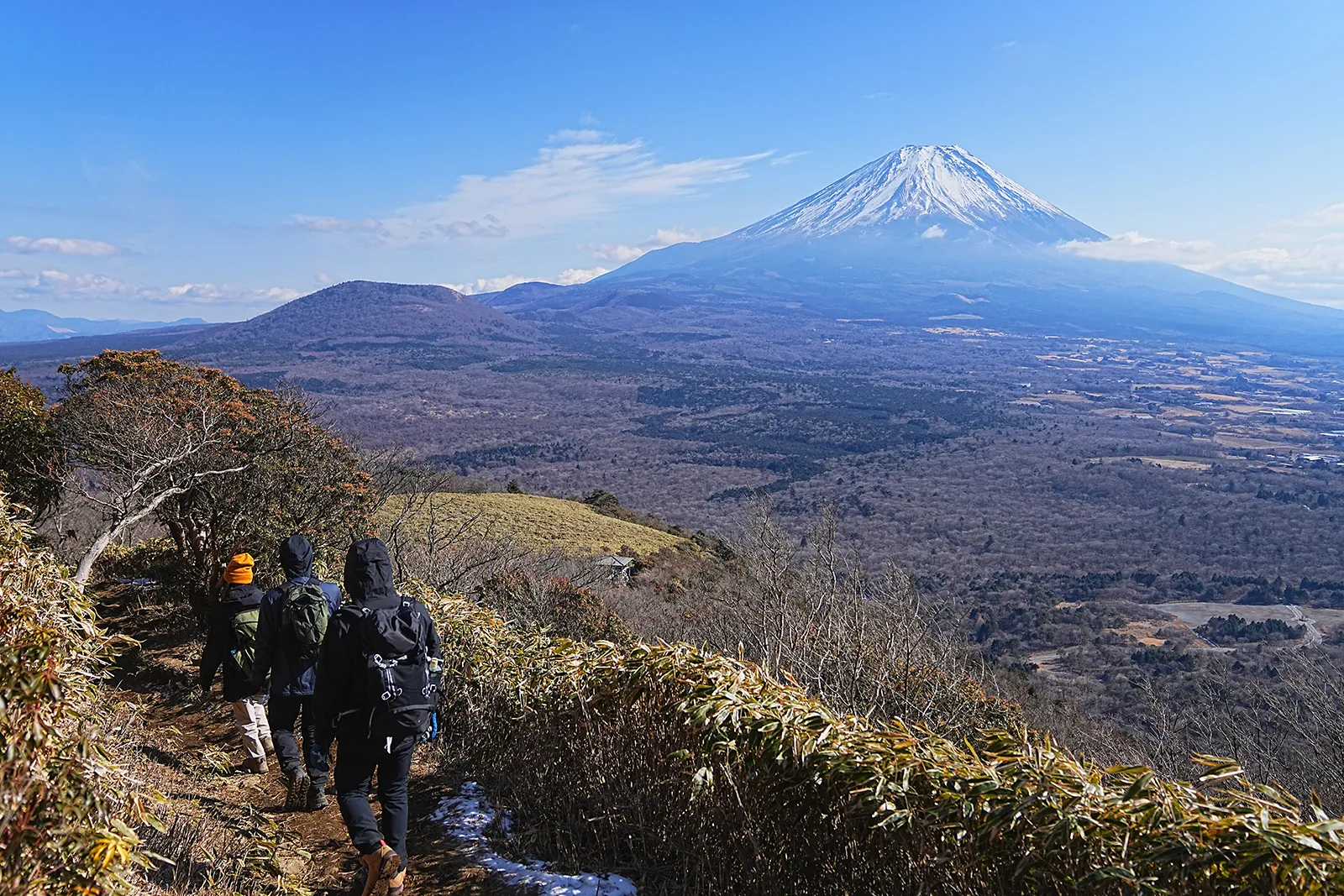 巨大な富士山を見に、山梨・竜ヶ岳へ