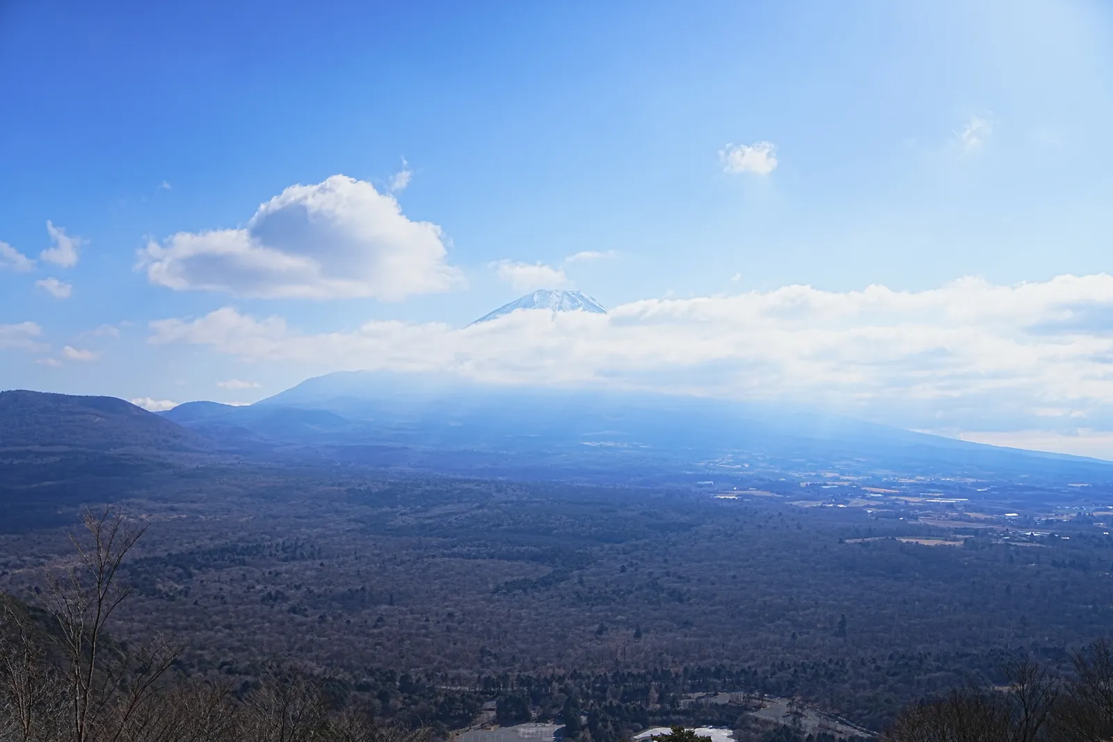 巨大な富士山を見に、山梨・竜ヶ岳へ
