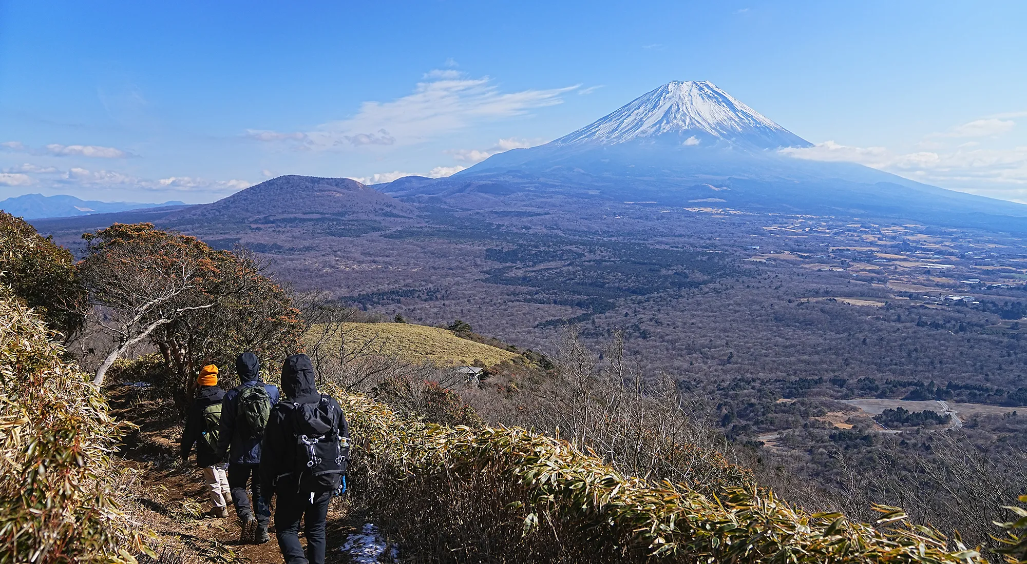 巨大な富士山を見に、山梨・竜ヶ岳へ