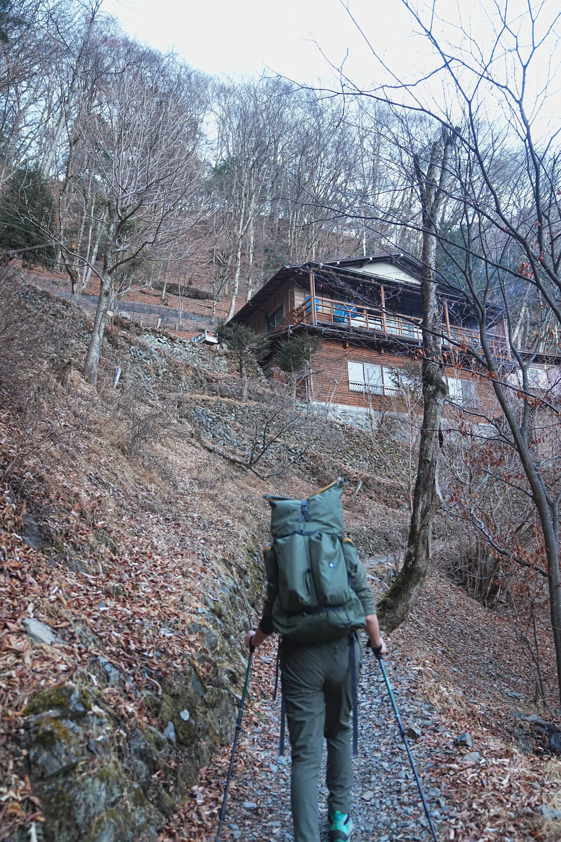 奥多摩の秘湯。三条の湯に泊まる山旅。