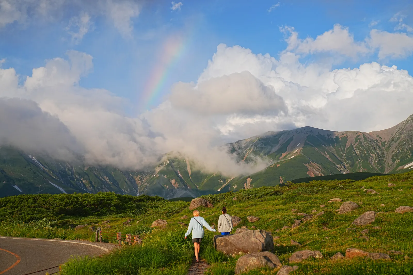 天空の楽園、立山・室堂。天狗平山荘から奥大日岳へ絶景登山。