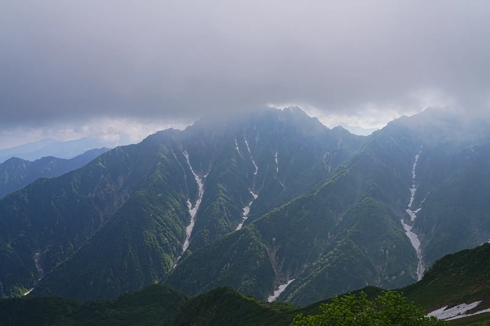 天空の楽園、立山・室堂。天狗平山荘から奥大日岳へ絶景登山。