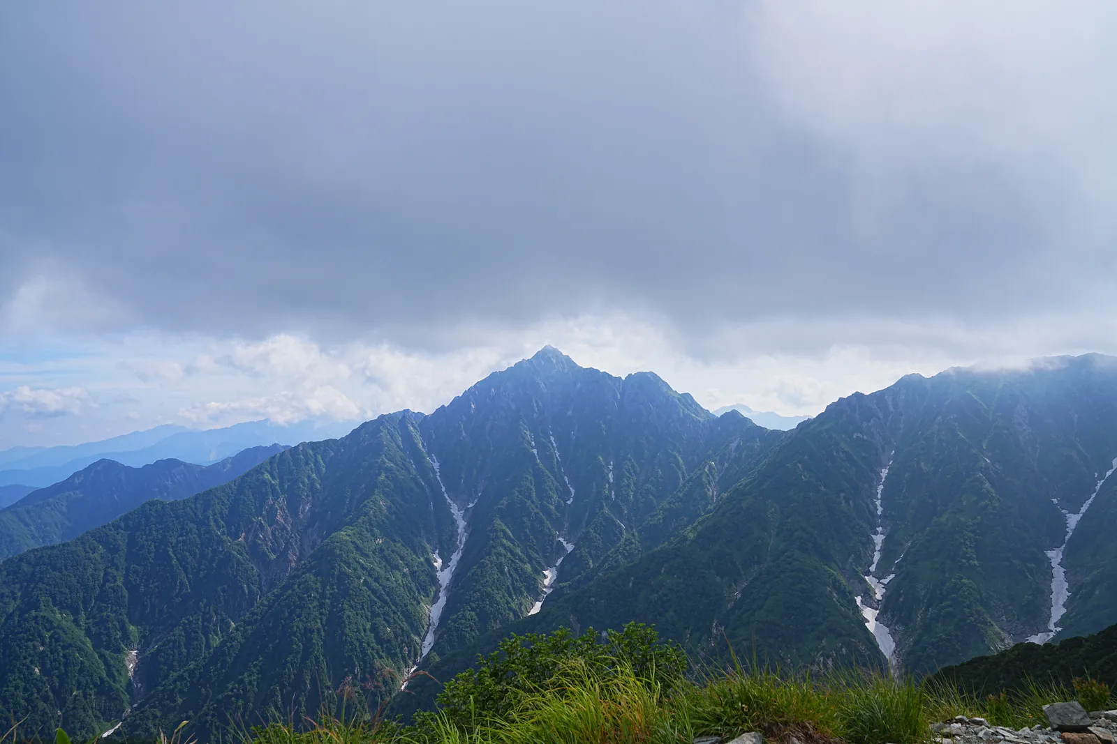 天空の楽園、立山・室堂。天狗平山荘から奥大日岳へ絶景登山。
