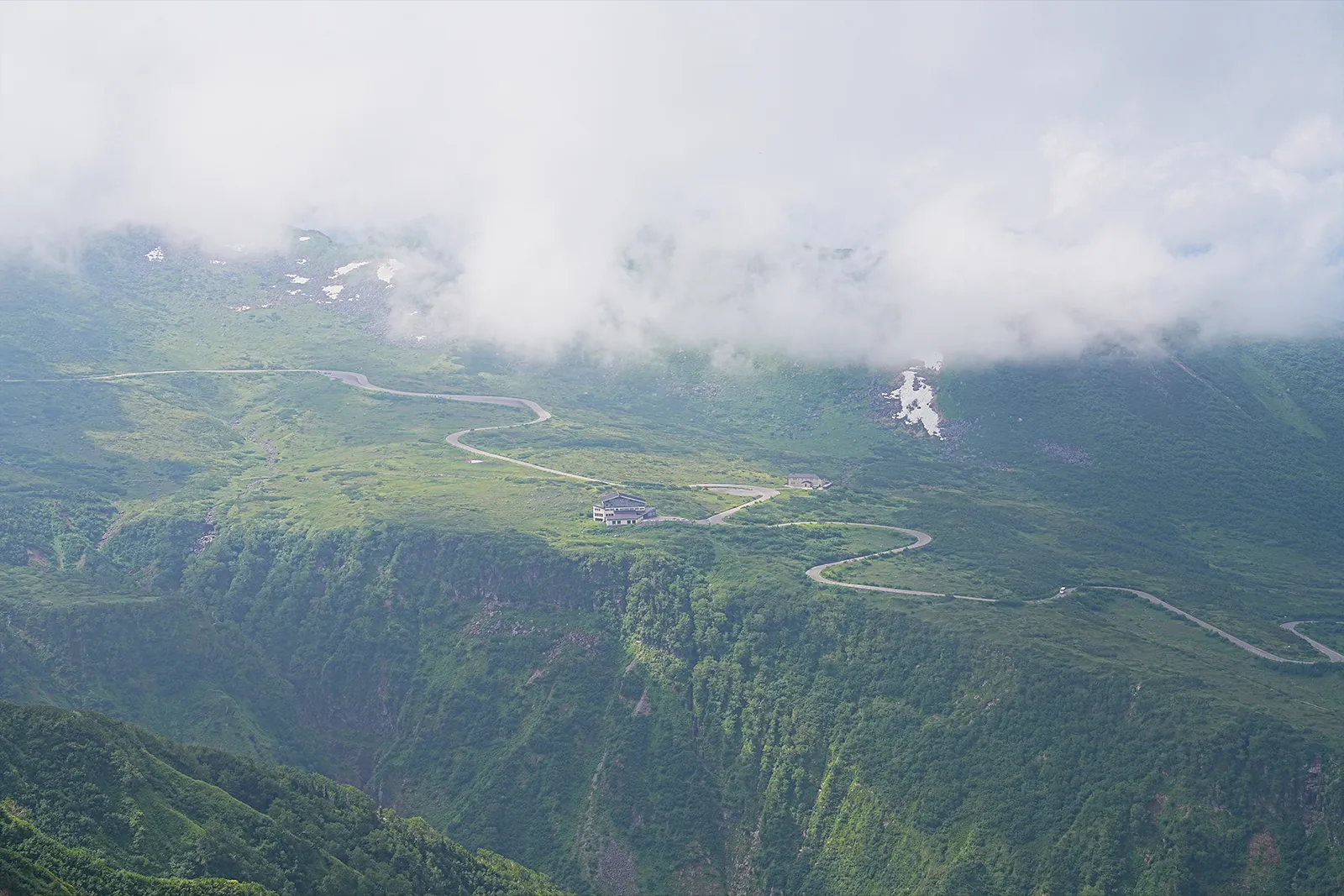 天空の楽園、立山・室堂。天狗平山荘から奥大日岳へ絶景登山。