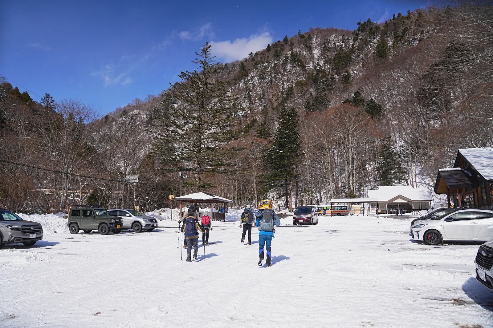 奥鬼怒の秘湯を求めて、手白澤温泉へ雪上ハイキング