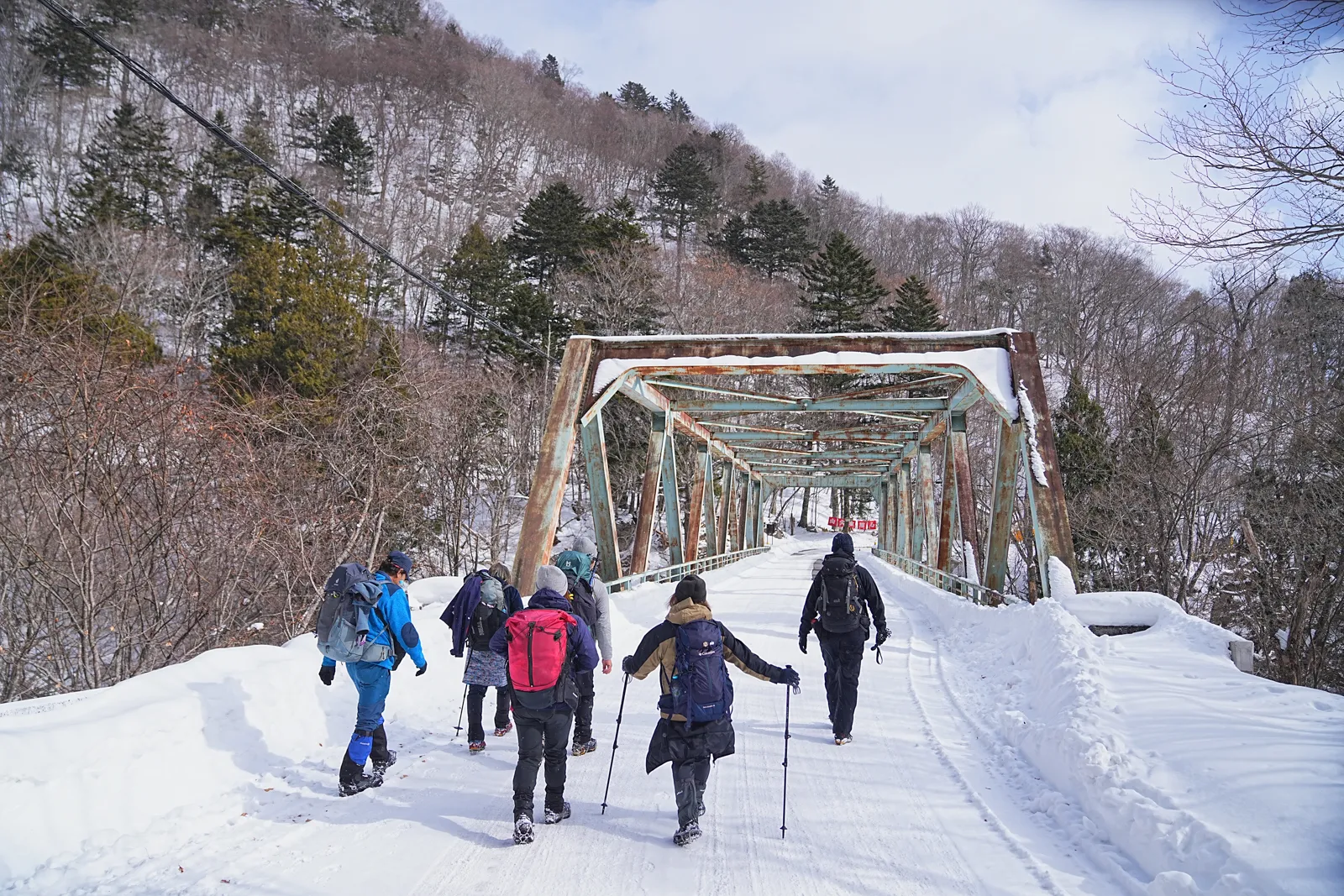 奥鬼怒の秘湯を求めて、手白澤温泉へ雪上ハイキング