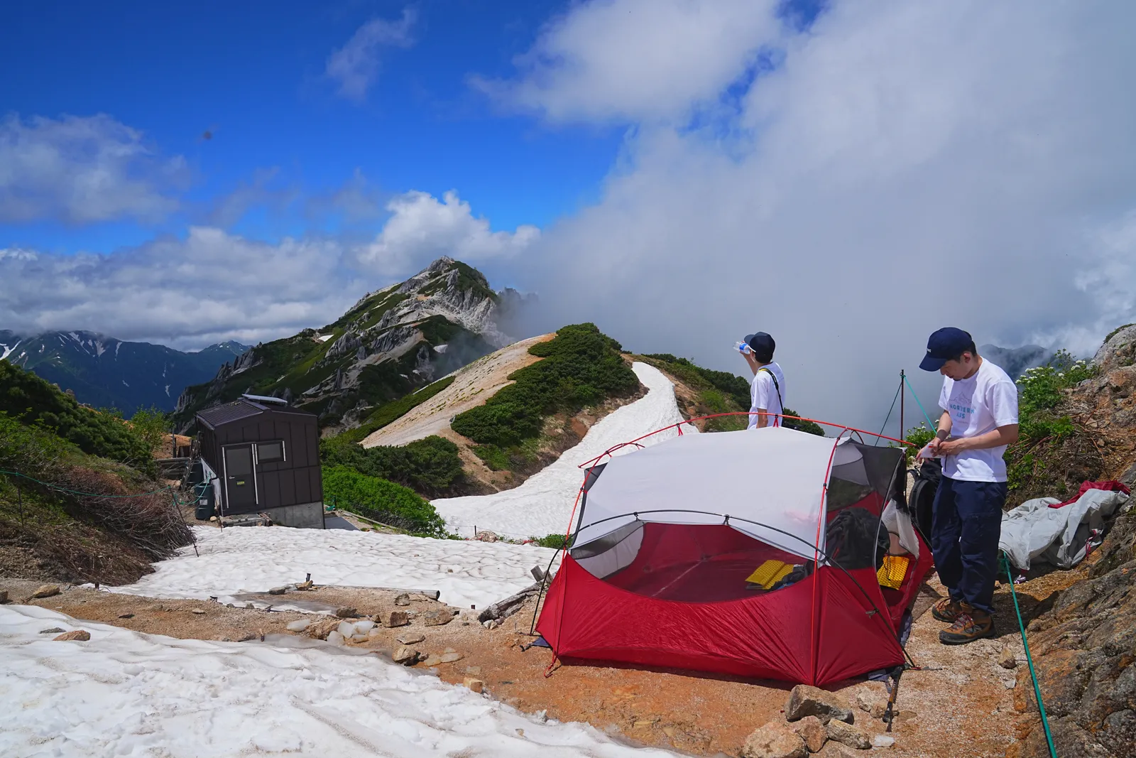 日本屈指の人気の山「燕岳」にテント泊で登る