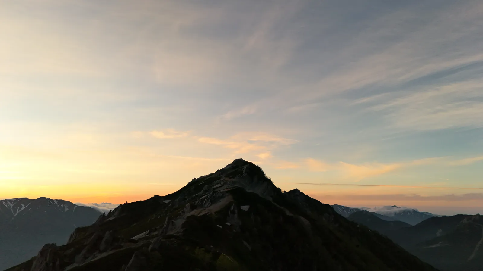 日本屈指の人気の山「燕岳」にテント泊で登る