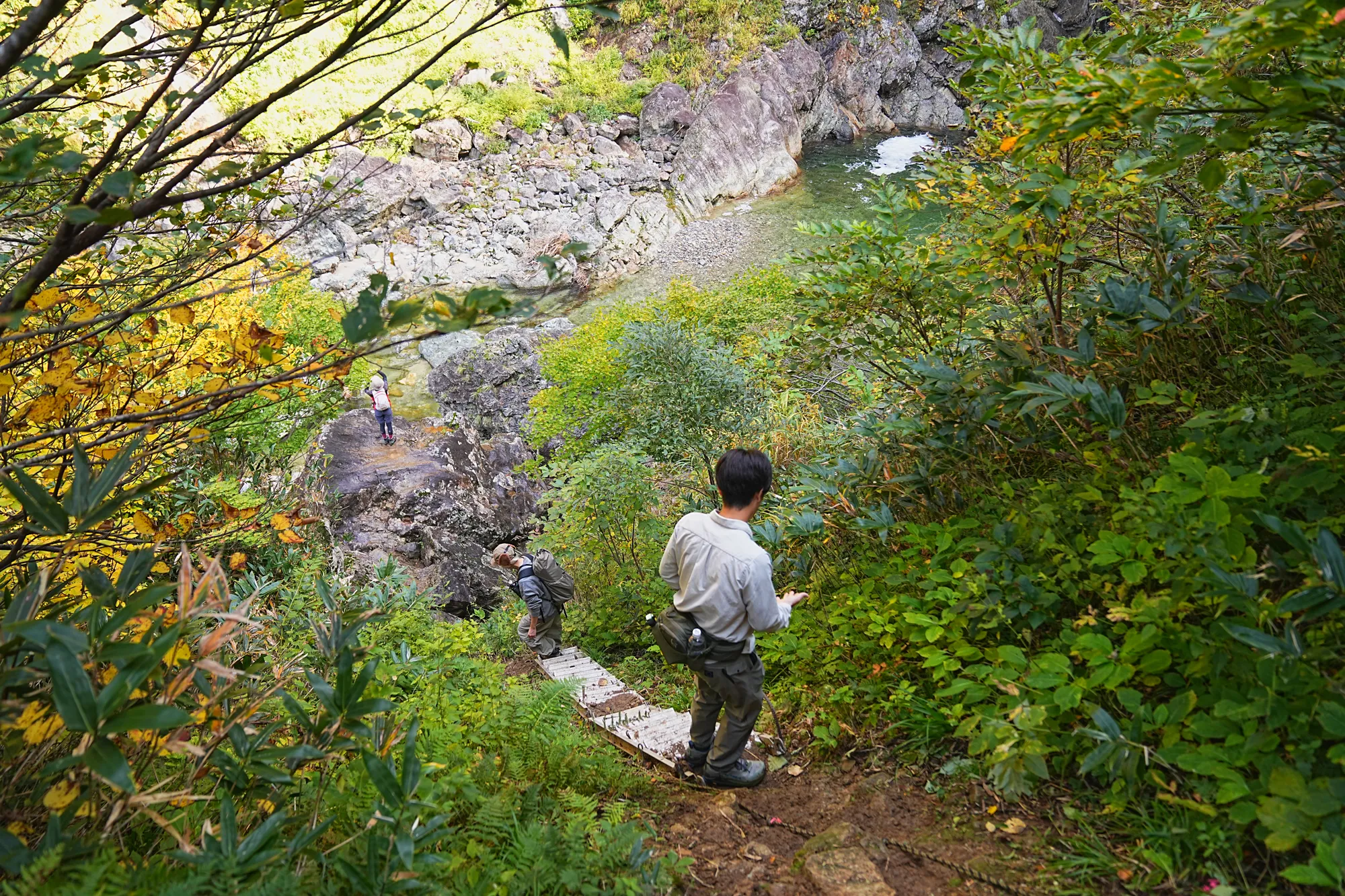 紅葉がピーク！裏巻機渓谷で紅葉ハイキング！