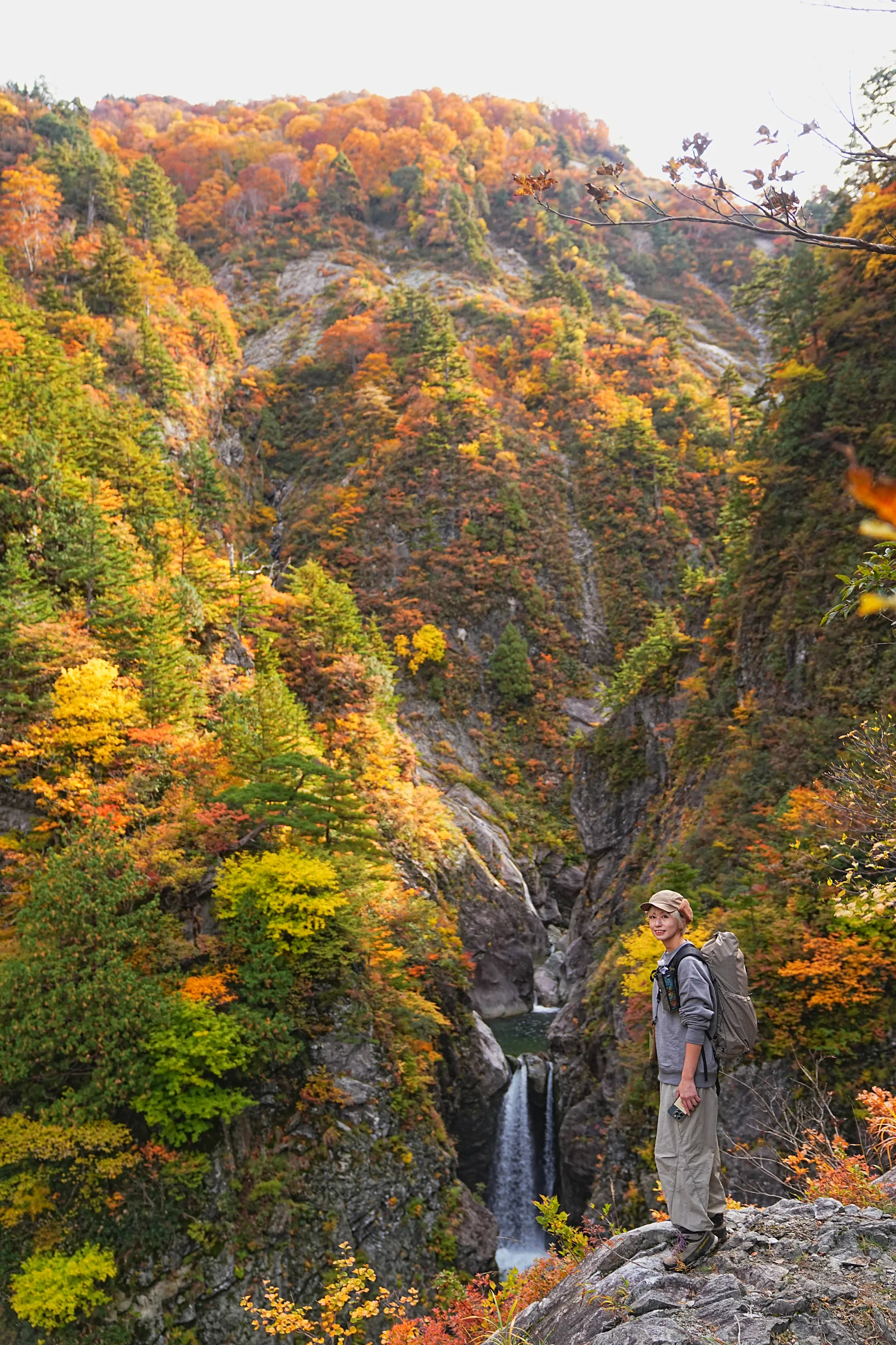 紅葉がピーク！裏巻機渓谷で紅葉ハイキング！