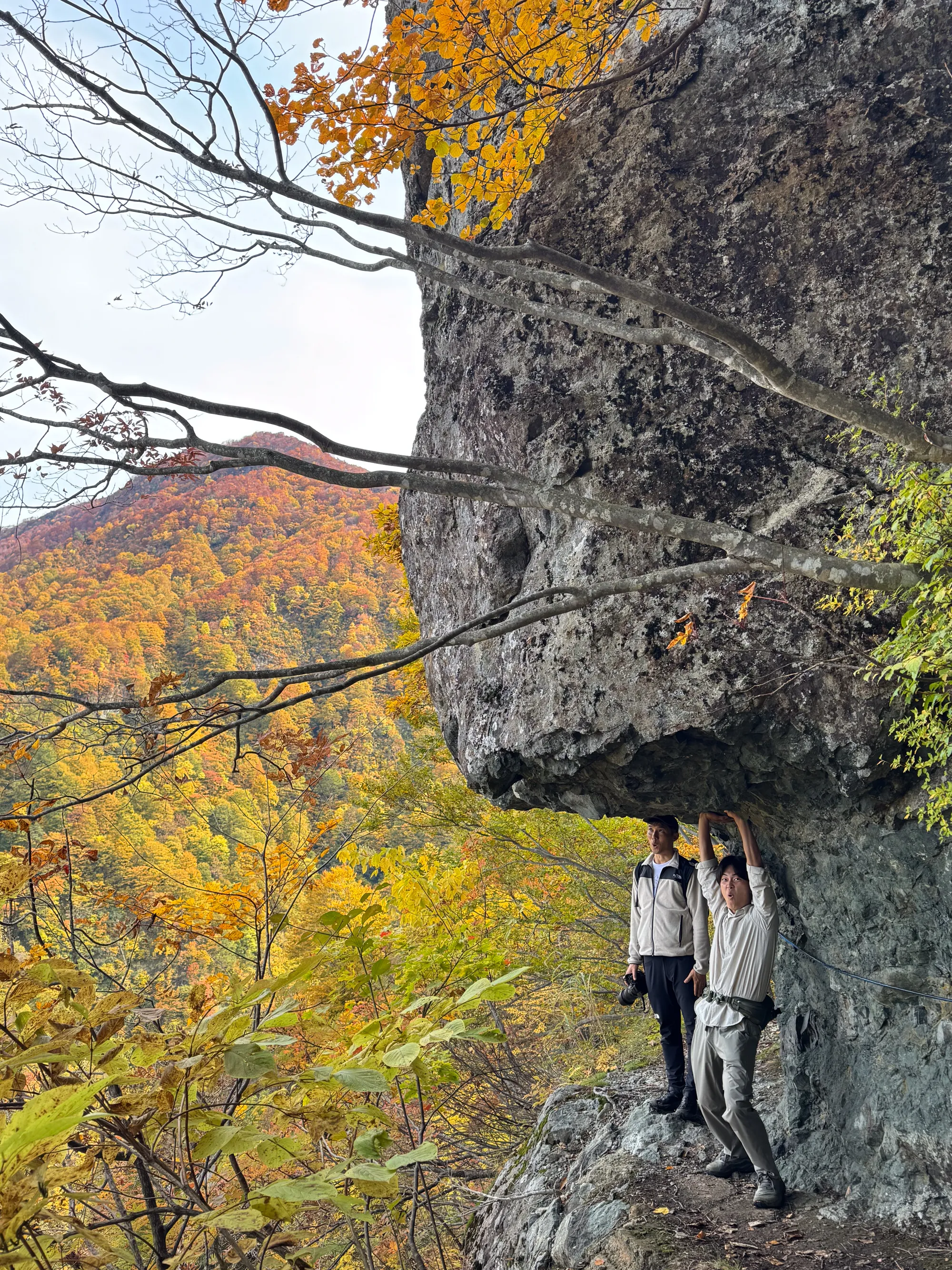 紅葉がピーク！裏巻機渓谷で紅葉ハイキング！