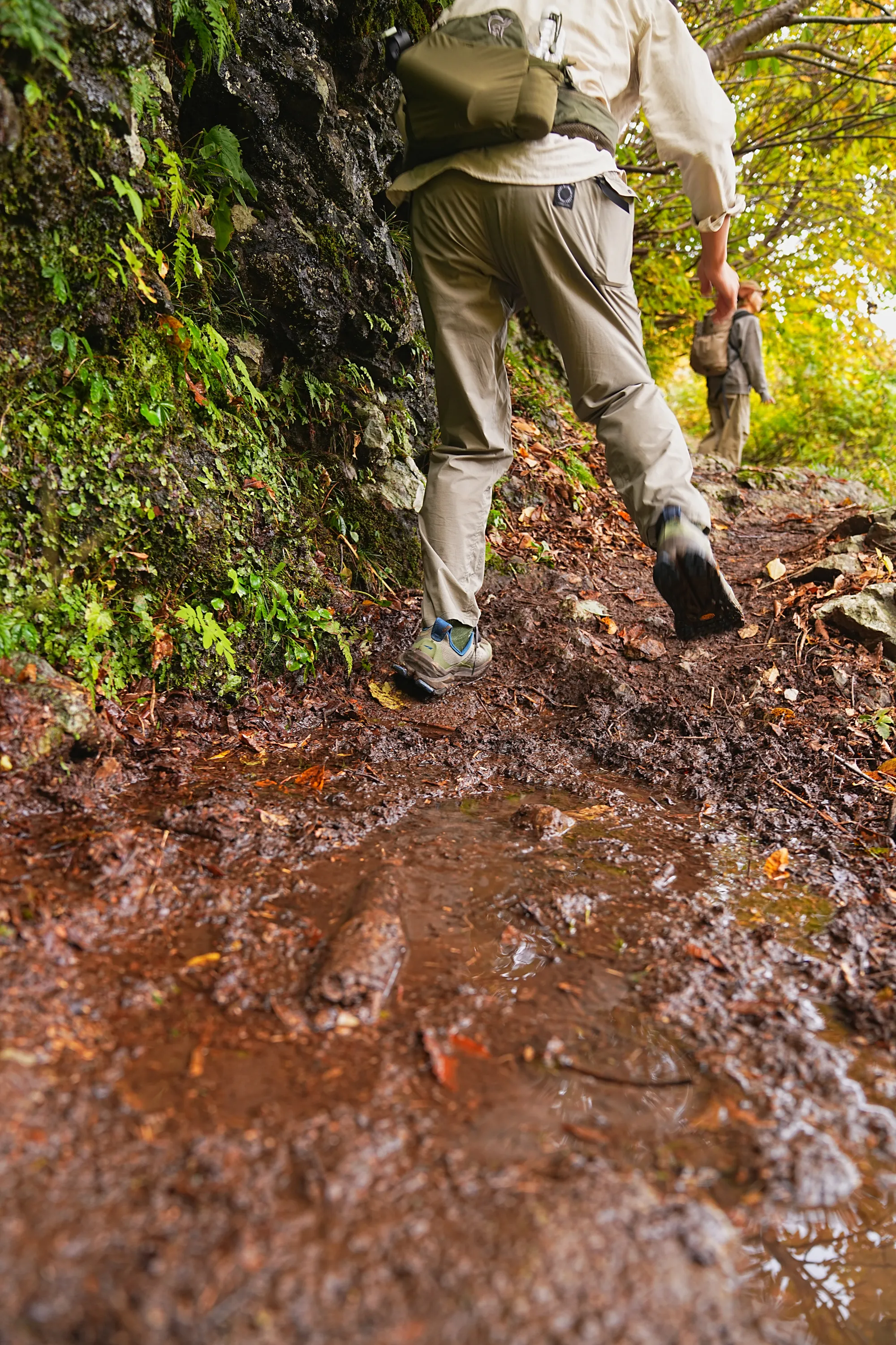 紅葉がピーク！裏巻機渓谷で紅葉ハイキング！